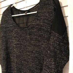 Black Quarter Sleeve Top